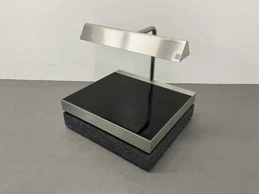 Hot plate with heat bridge