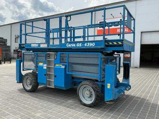 Plataforma de trabajo aérea GENIE GS4390RT 2008 (DSW15008064)