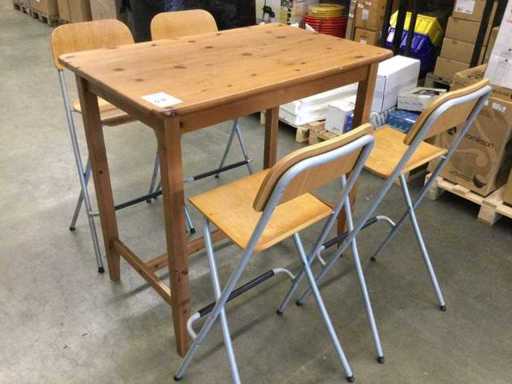 4x Barhocker mit Holztisch