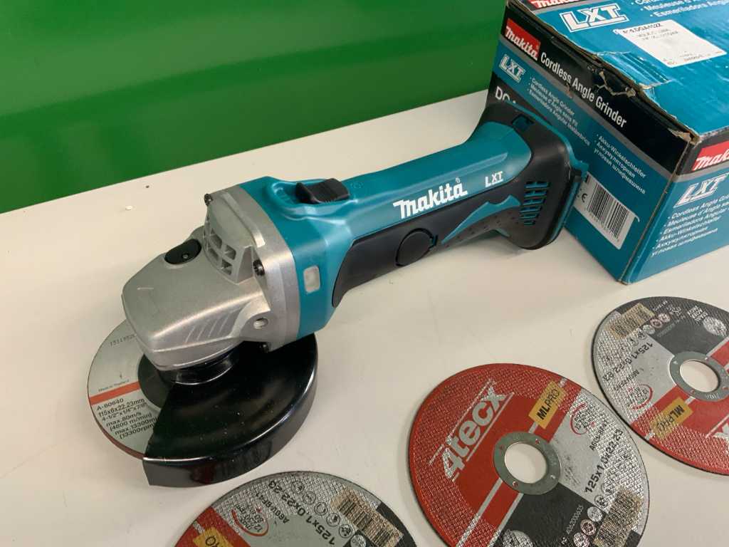 Makita store dga452 grinder