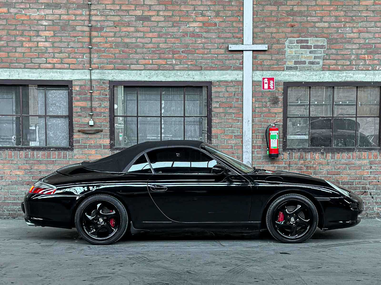 Porsche 911 Carrera 4 Cabriolet 3.6 996 320pk 2002 Youngtimer HANDGESCHAKELD 