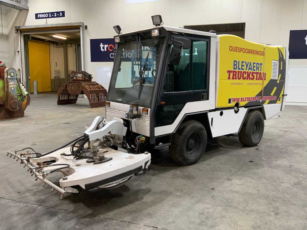 Multicar 601-80 Self-propelled Oil Trail Cleaner