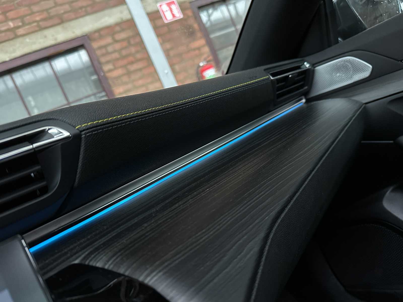 Peugeot 508 SW (5-d) 1,6 Hybrid 360 e-EAT8 Peugeot Sport Engineered (PSE) 265 kW 360 PS 2021 Automatik