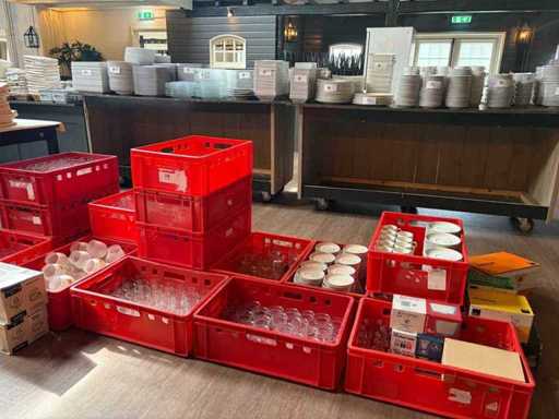 Beaucoup de verres à boire (14 caisses)