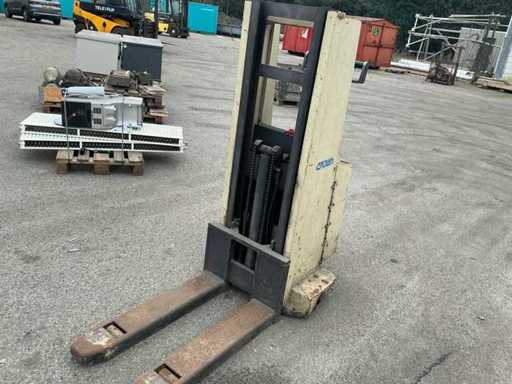 1988 Crown 1.OEMT Stacker