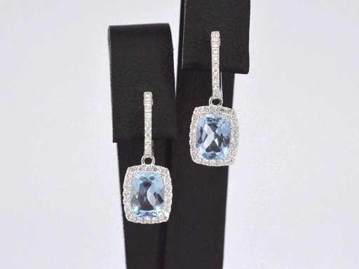 Boucles d’oreilles d’entourage en or blanc avec topazes et diamants