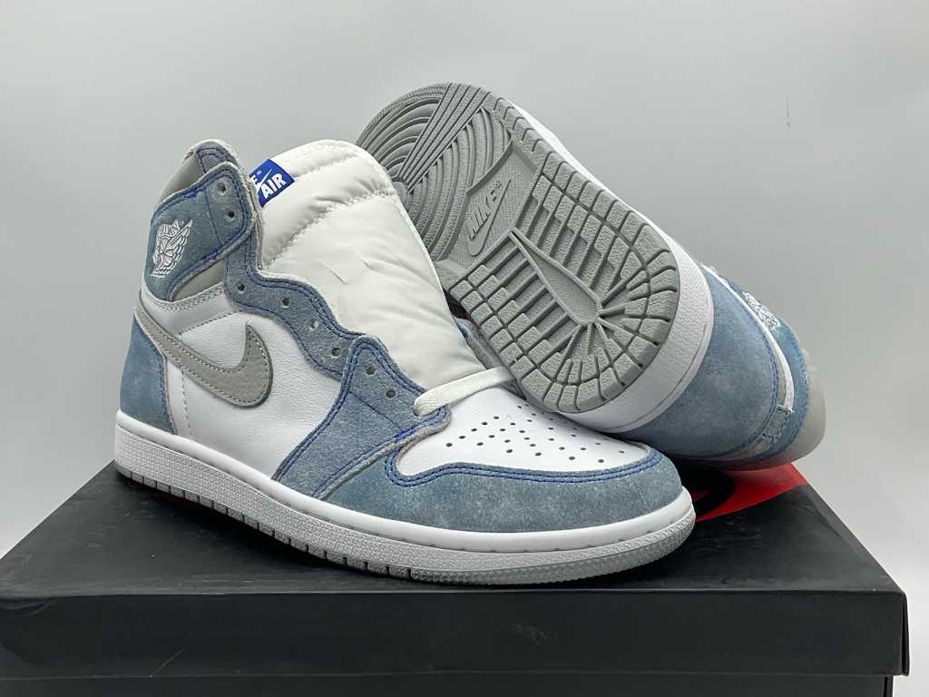 Nike Jordan 1 Retro High Hyper Royal Smoke Grey Sneakers 41