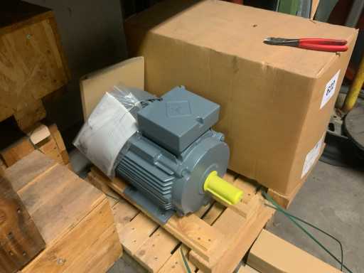 VEM IE3 -W41 R 132SX2 HW Moteur électrique