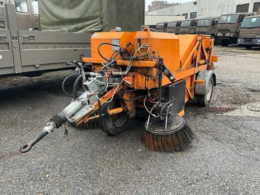 1986 Lackner SA KM 1,6 Anhängekehrmaschine