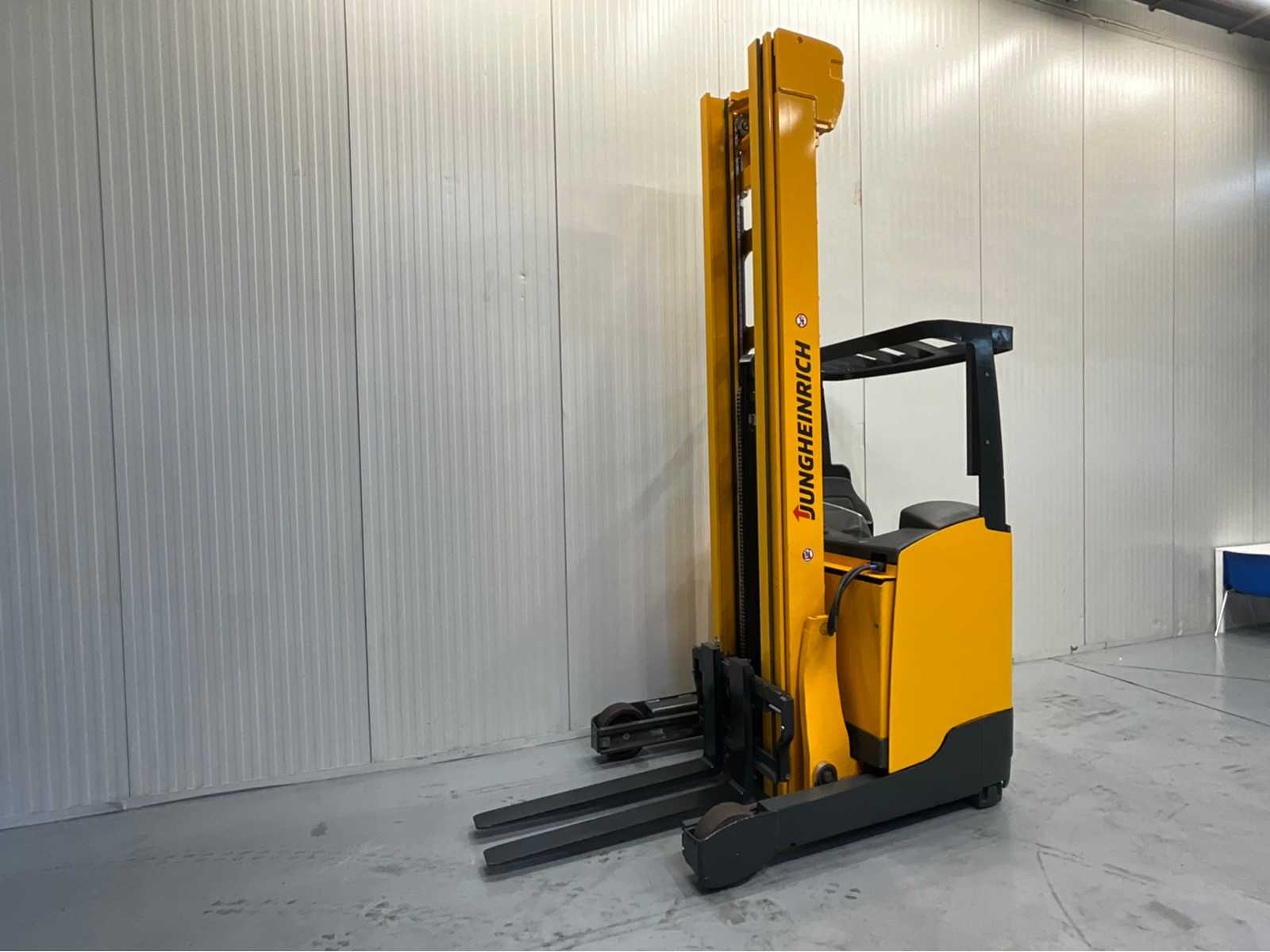 Jungheinrich – ETV 214 – Triplex – Freelift – Sideshift – 8.7M – 7540 hours