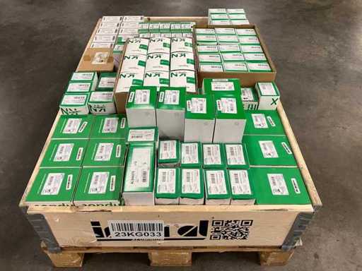 Schneider Electric - Lot de divers composants incluant lv. unité de déclenchement lv429072