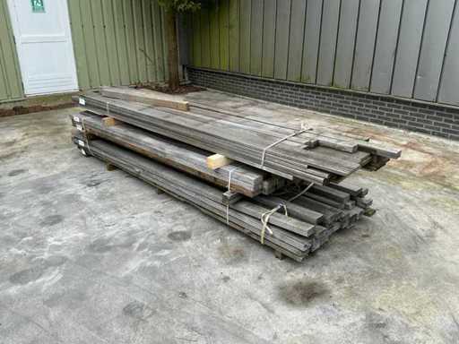 Wooden poles/planks (80x)