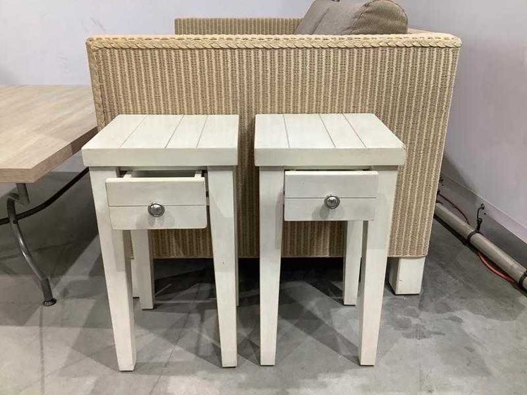 bedside tables (2x)