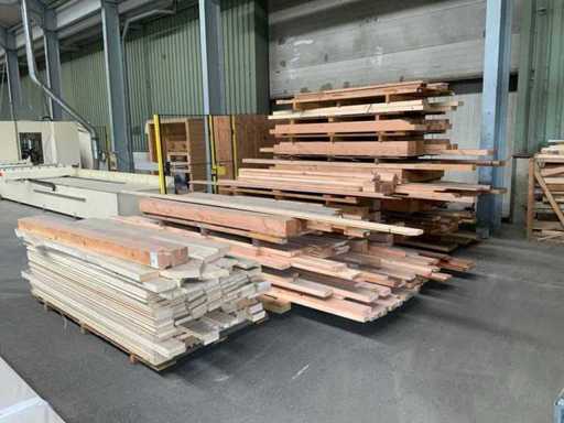 Pallet with lengths of wood (4x)