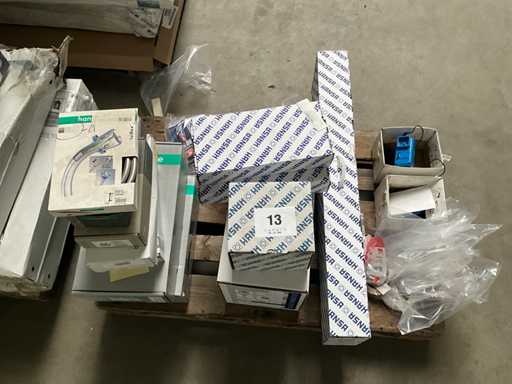 Diverses grues et accessoires (10x)