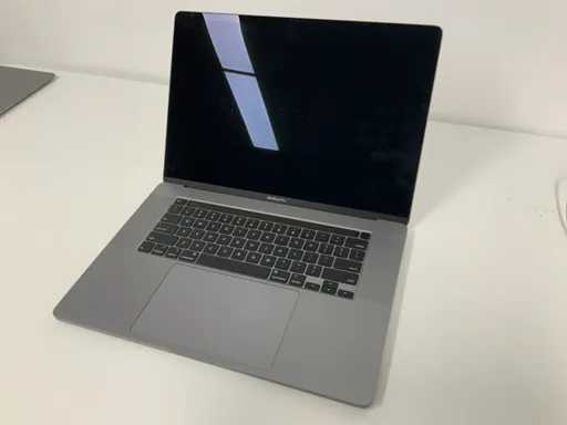 Apple A2141 16-calowy laptop MacBook Pro MVVJ2N/A