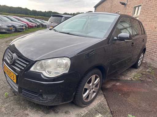 Volkswagen - Polo - 1.4-16V Comfortline - 01-HXS-8