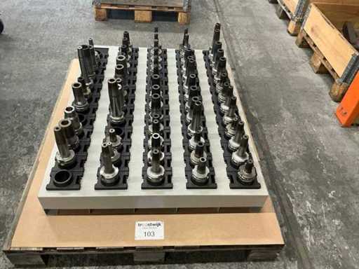 Un lot mare de suporturi pentru sertizare HSKA63