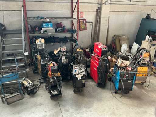 Różne maszyny i urządzenia spawalnicze