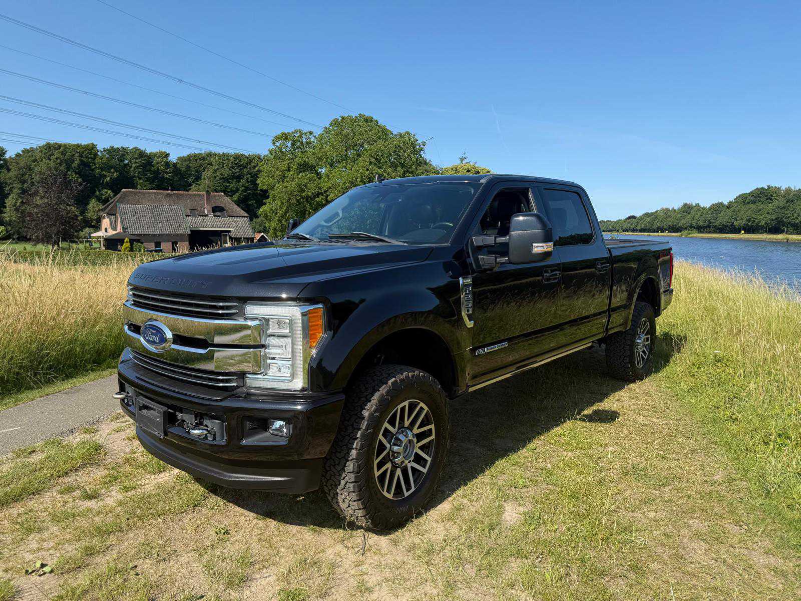 Ford – F-250 FX4 Super Duty Lariat 6.7 powerstroke – 4×4 pick up crewcab Truck