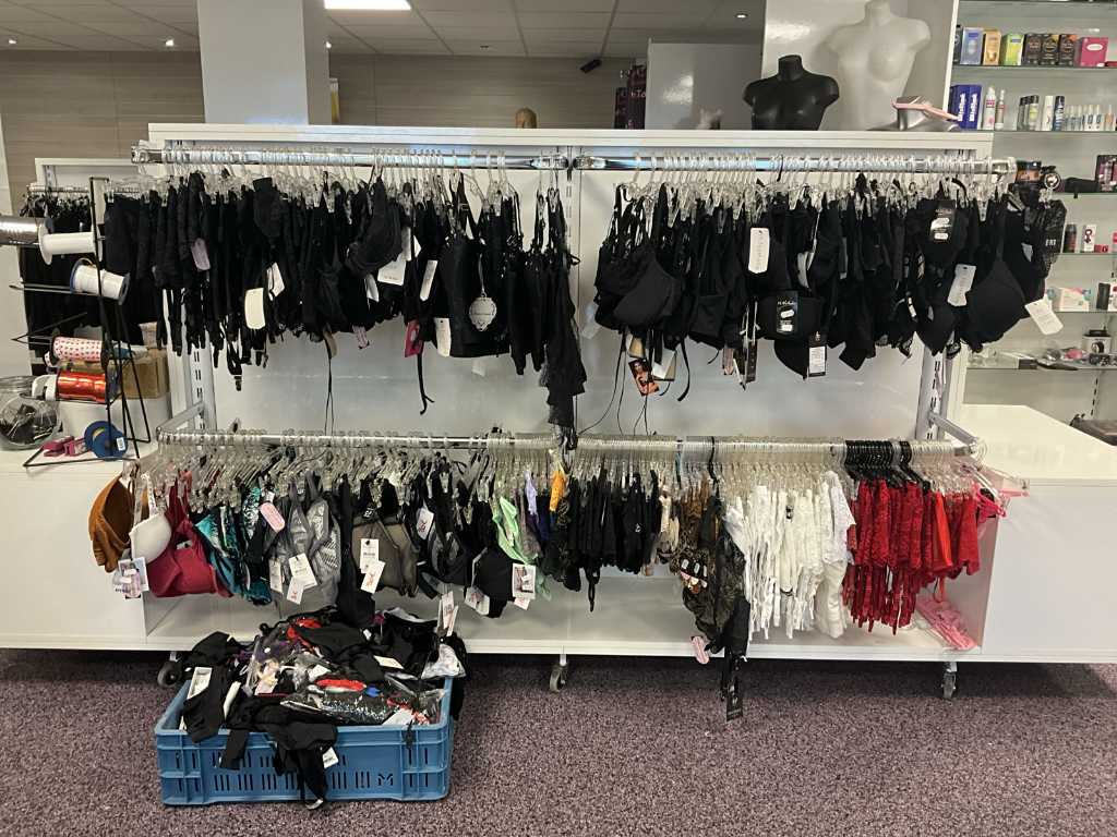 Approx. 300 various lingerie sets and bras and women's underwear