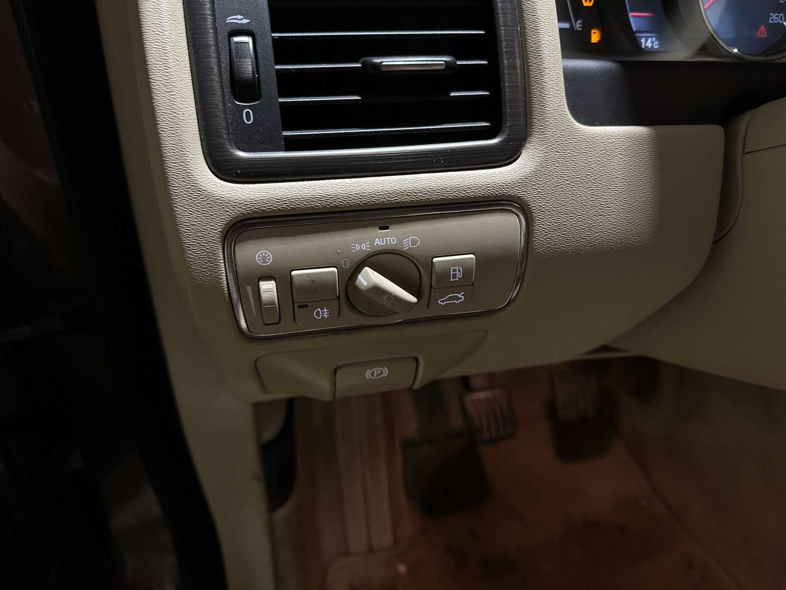 Volvo V70 2.0 D4 Summum 181pk 2015 (Origineel-NL), GB-859-B