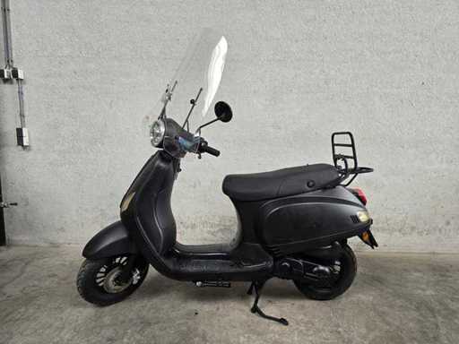 BTC - Moped scooter - Riva - 4T 45km version dlf77n