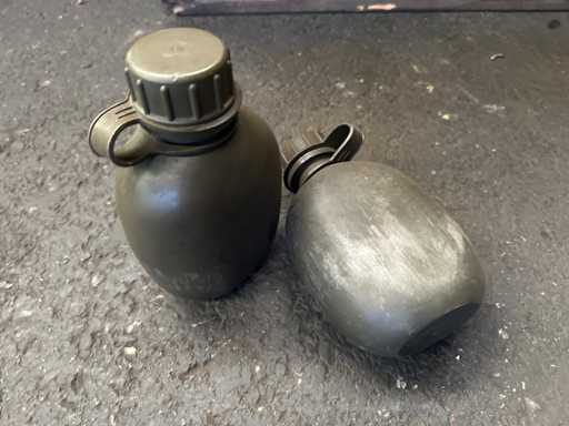 Batch of plastic canteens