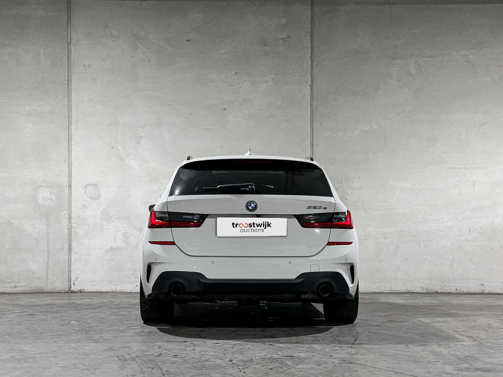BMW 320e Touring Business Edition Plus M-Sport 204pk 2022 (Origineel-NL + 1e Eigenaar) 3-Serie, P-991-JH