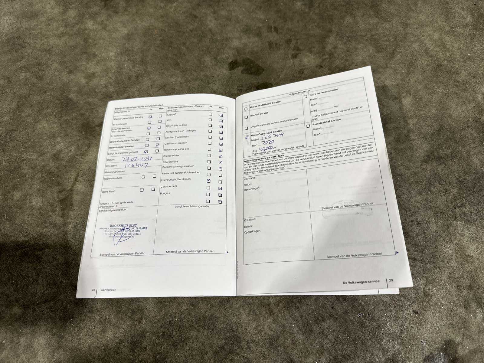 Volkswagen Passat Variant 1.8 TSI Highline 160pk 2011 (Origineel-NL), 71-RPV-9