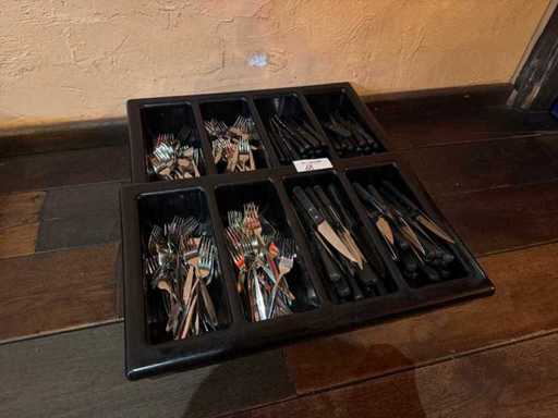 Tacâmuri pentru loturi în tavă pentru tacâmuri