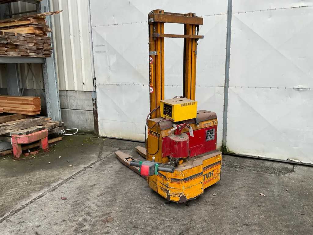 2006 Electric Pallet Truck