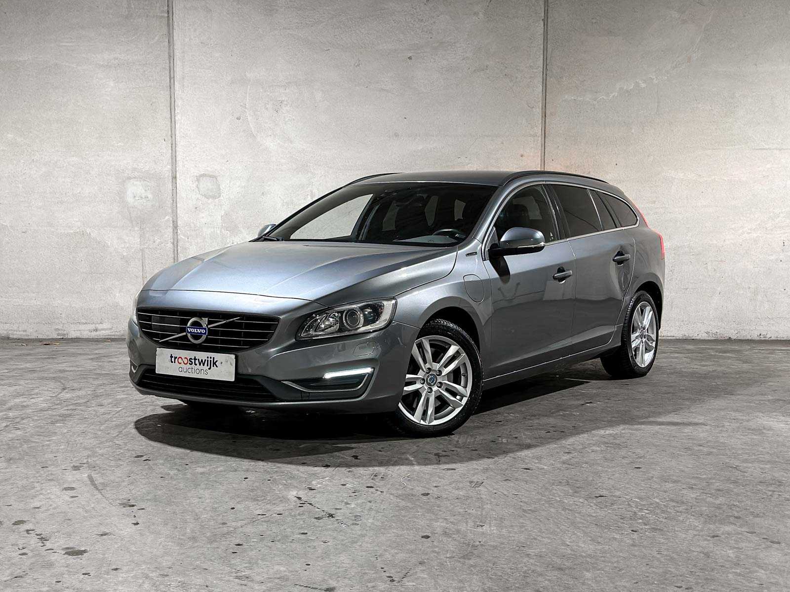 Volvo V60 2.4 D5 Twin Engine Special Edition 163pk 2015, NH-759-L