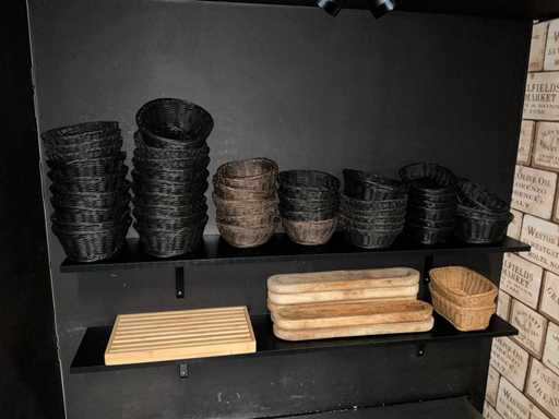 Partij broodmandjes en planken