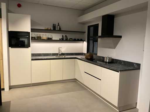 Schüller Uma Hoekopgestelde showroomkeuken