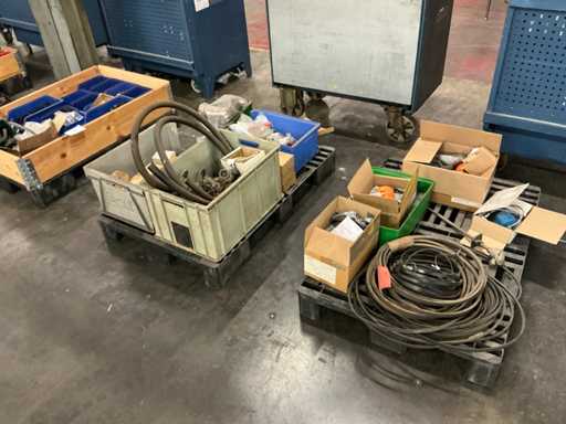 Batch of various spare parts