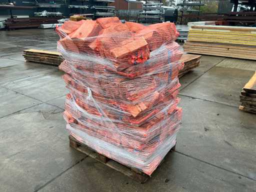 Bois de chauffage dans le filet (63x)