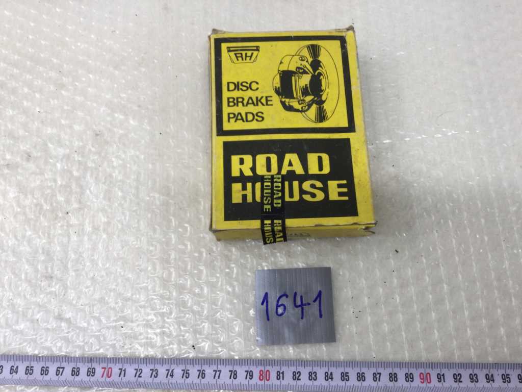 Road House - 2145 BMW E30 - Disc Brake Pads - Various car parts (4x)
