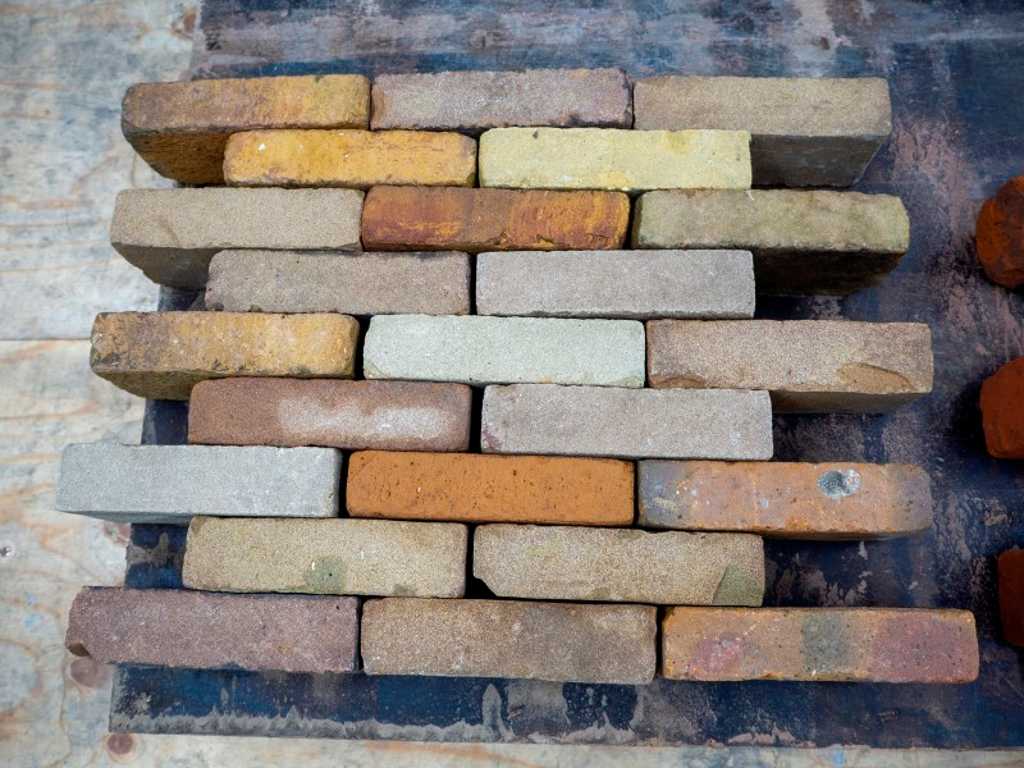 Old baked bricks 20m²