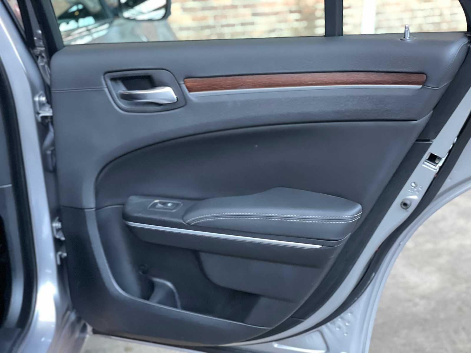 Chrysler 300C LD HEMI Facelift  5.7 V8 367pk 2014