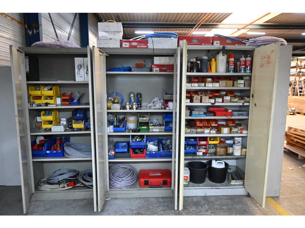 Werkplaatskast met inhoud installatiematerialen (4x)