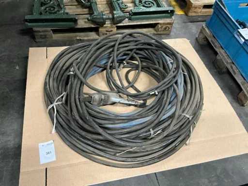 Pneumatic needle scaler