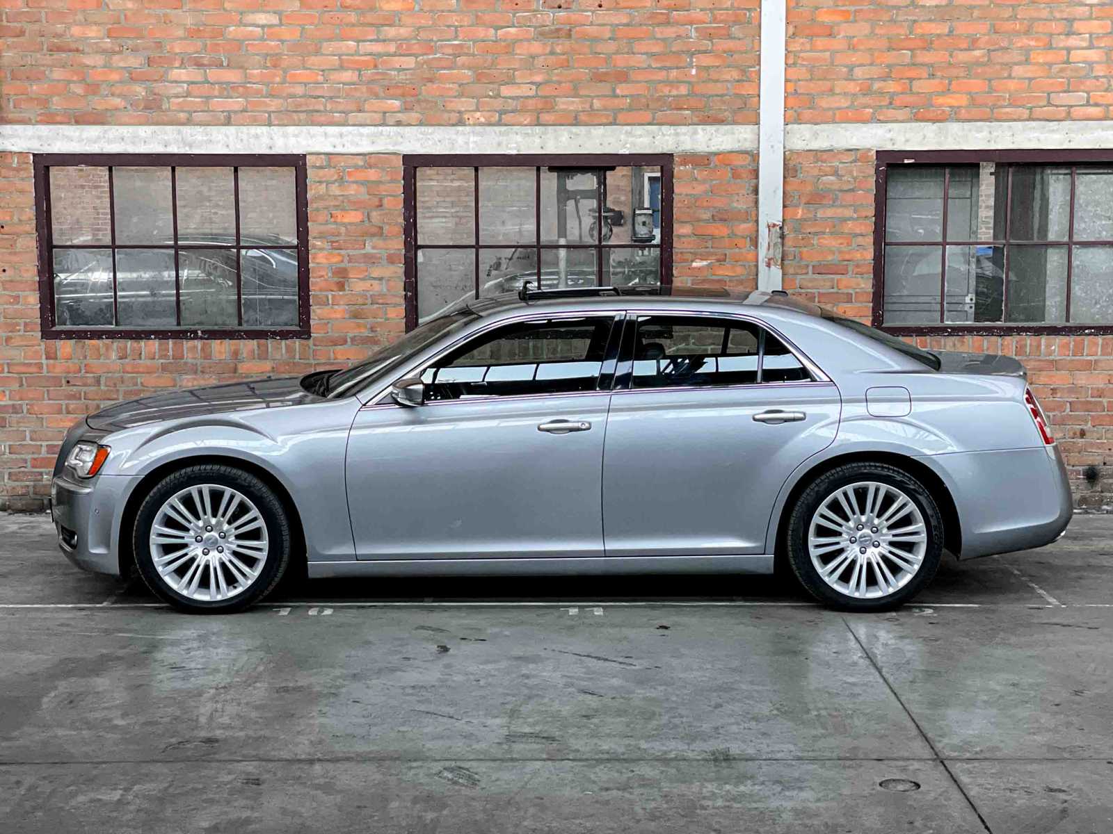 Chrysler 300C LD HEMI Facelift  5.7 V8 367pk 2014