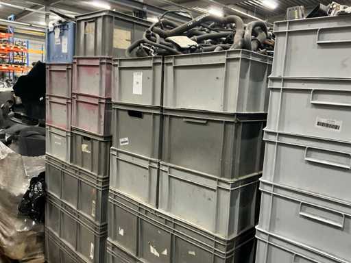 Batch of Mercedes-Benz auto parts