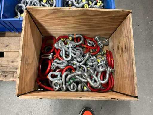 Cinghie 70 catene varie in scatole di legno
