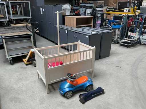 Vintage łóżeczko dla niemowląt