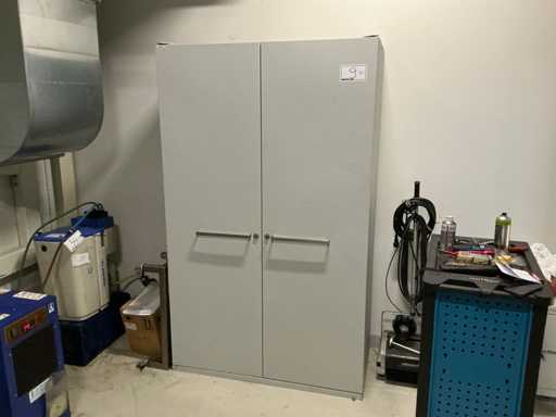 Gefahrstoffschrank ohne Inhalt