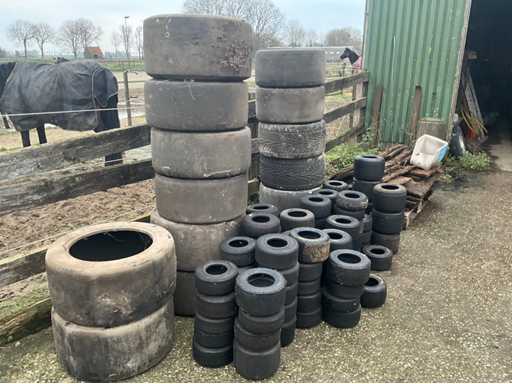 Verschiedene Auto- und Kartreifen