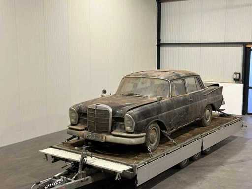 Mercedes-Benz 220 SE Oldtimer HG-13-18