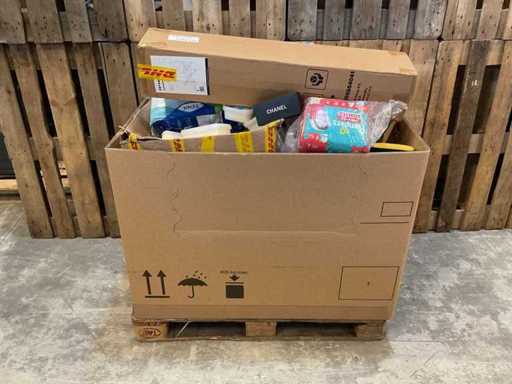 Batch of household goods 